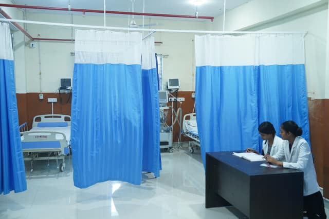 ICU (Intensive Care Unit)