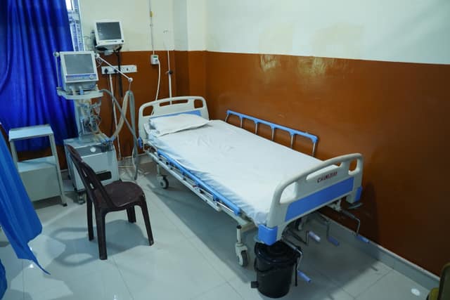 ICU (Intensive Care Unit)